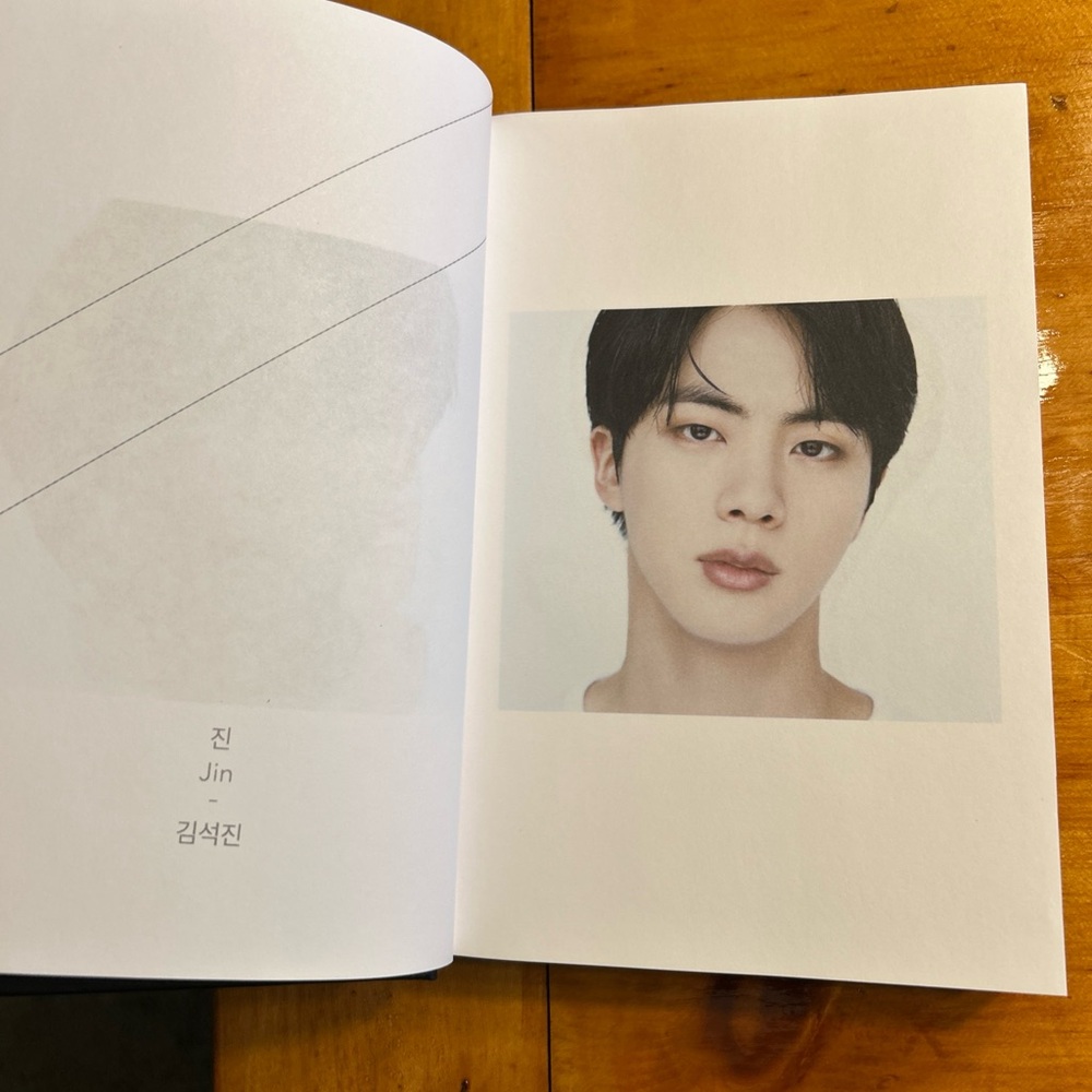 Beyond the Story : 10-Year Record of BTS by Myeongseok Kang and BTS (HC Book) - Picture 9 of 11